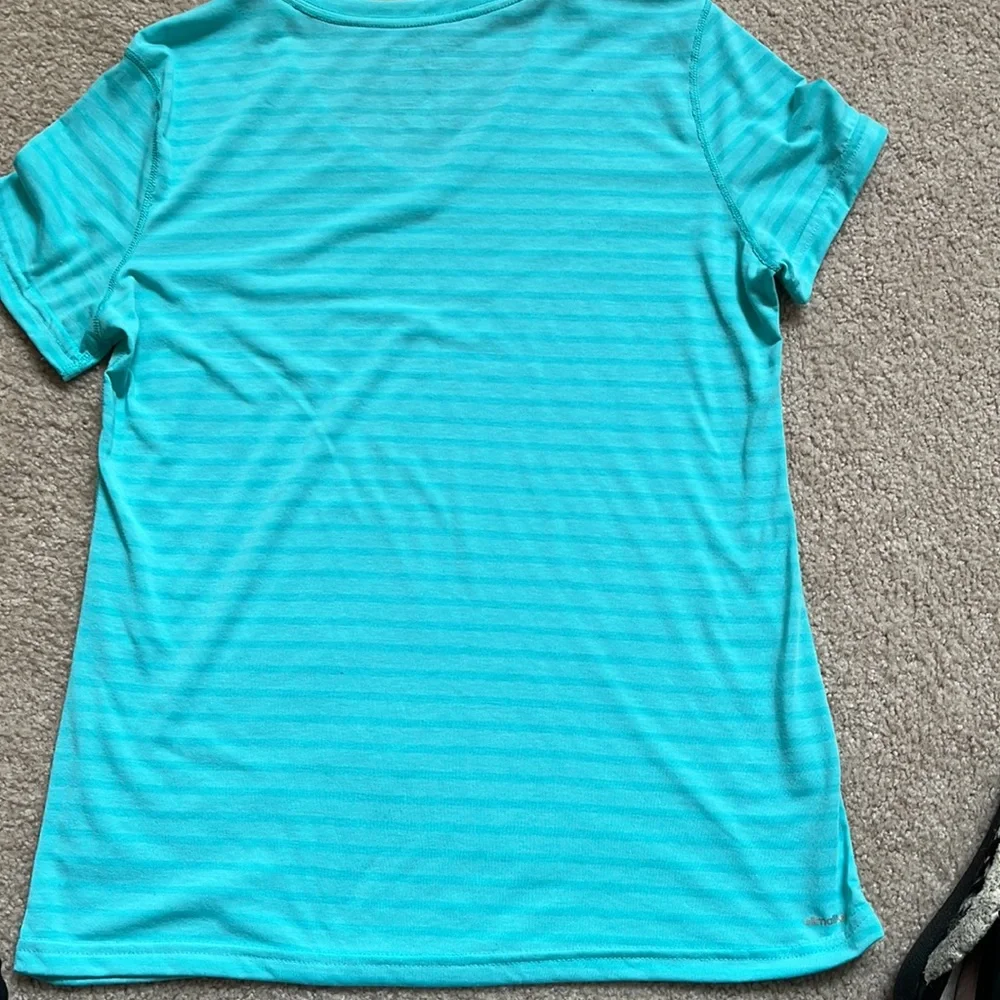 HP 🎉 Adidas aqua striped tee. Size large like new - Picture 6 of 10